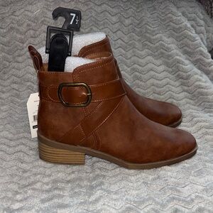 Women’s Time and Tru Brown Ankle Boots Size 7 1/2
